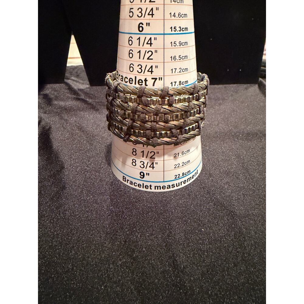 Silver tone vintage cuff bracelet featuring braided metal and leather wrapped - Picture 2 of 7